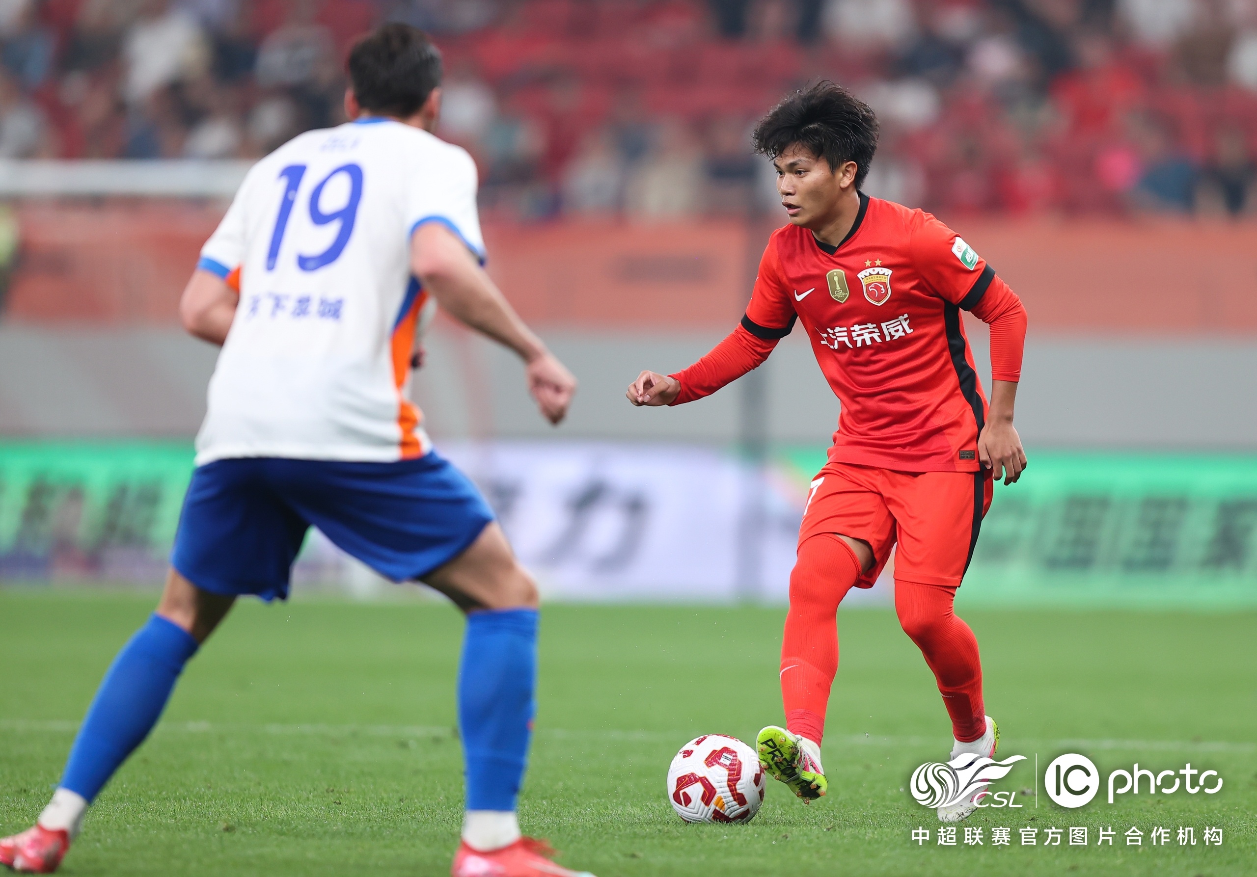 风云突变！上海海港窗口期单刀错失；中超版图或变；信心回归；训练强度明显提升的简单介绍